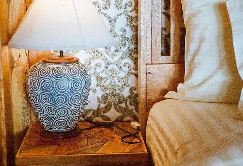 בונגלו משפחתי, Phi Phi Phu Chalet Resort