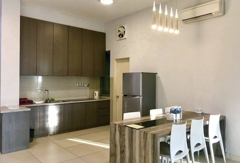 شقة 3 غرف مطلة على البحر, Sunset Seaview Vacation Condos City Centre @ Imago Shopping Mall