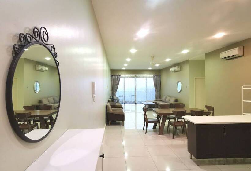 شقة 3 غرف مطلة على البحر, Sunset Seaview Vacation Condos City Centre @ Imago Shopping Mall