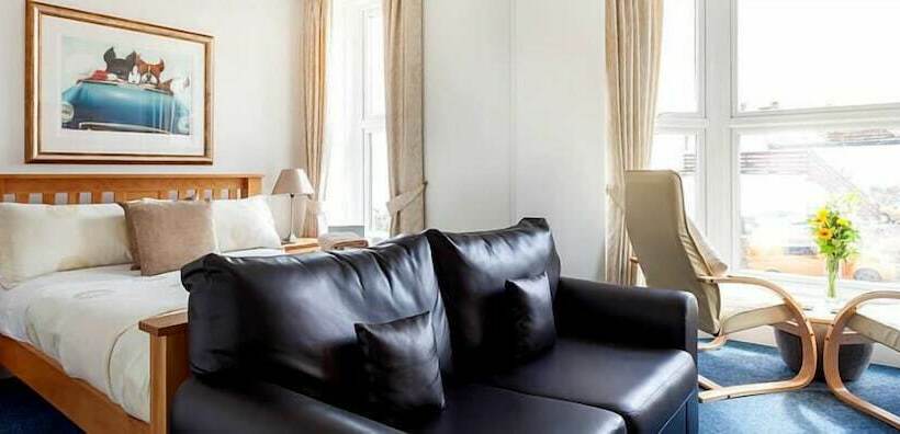 חדר סטנדרט, The Olive Branch