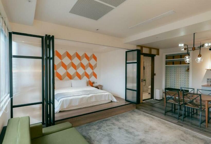 اتاق کلاسیک چهارنفره, Chill Roof