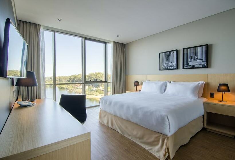 سوییت, Hampton By Hilton Montevideo Carrasco