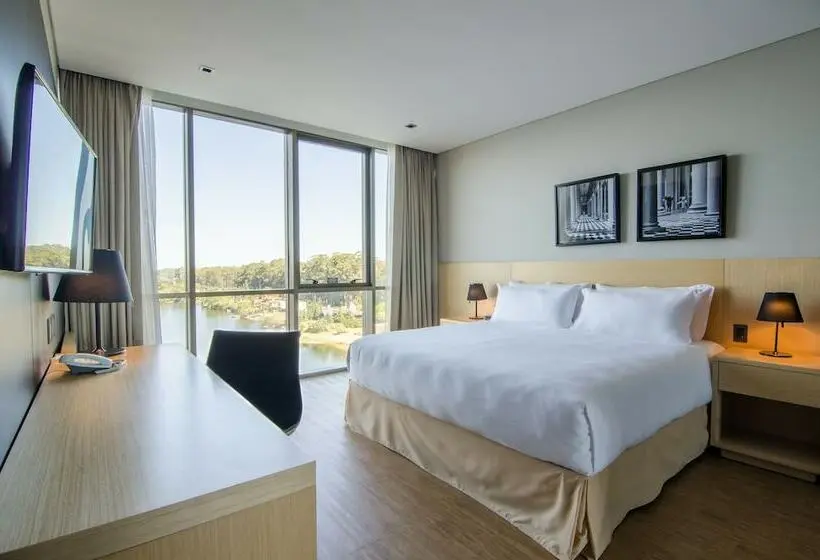 سوییت, Hampton By Hilton Montevideo Carrasco