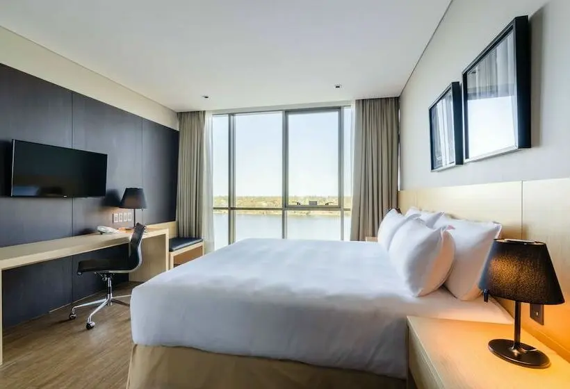 سوییت, Hampton By Hilton Montevideo Carrasco