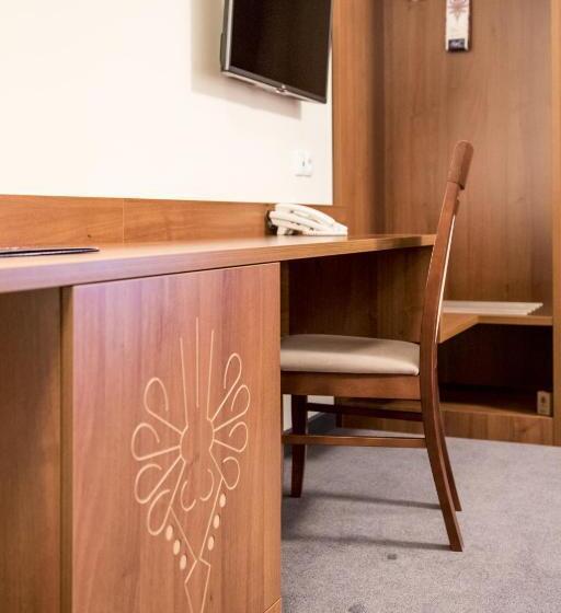 اتاق استاندارد, Logos