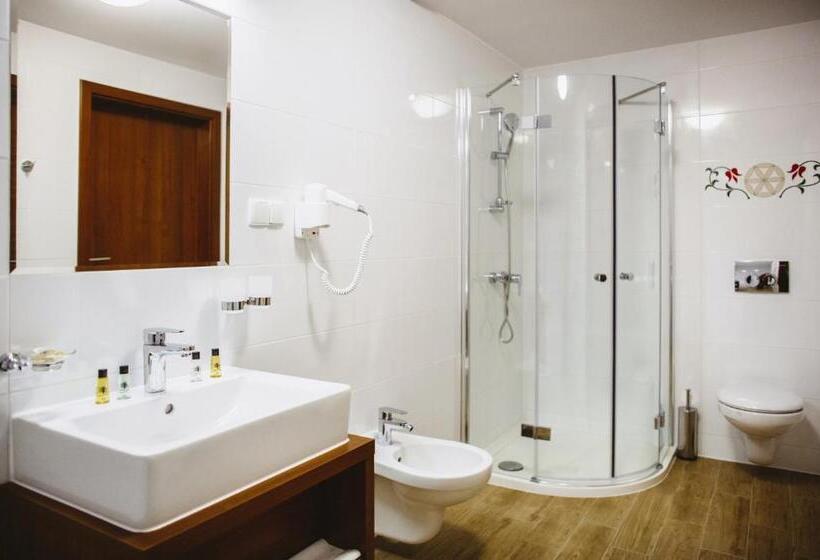 آپارتمان 1 خوابه با بالکن, Logos