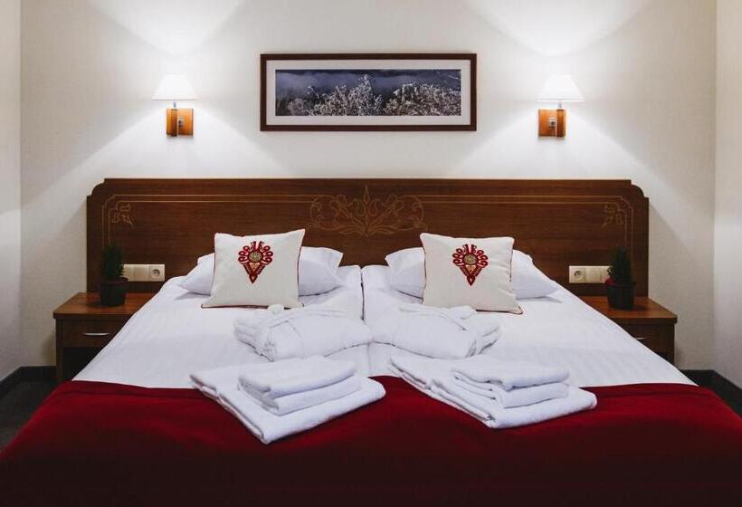 اتاق سوپریور, Logos