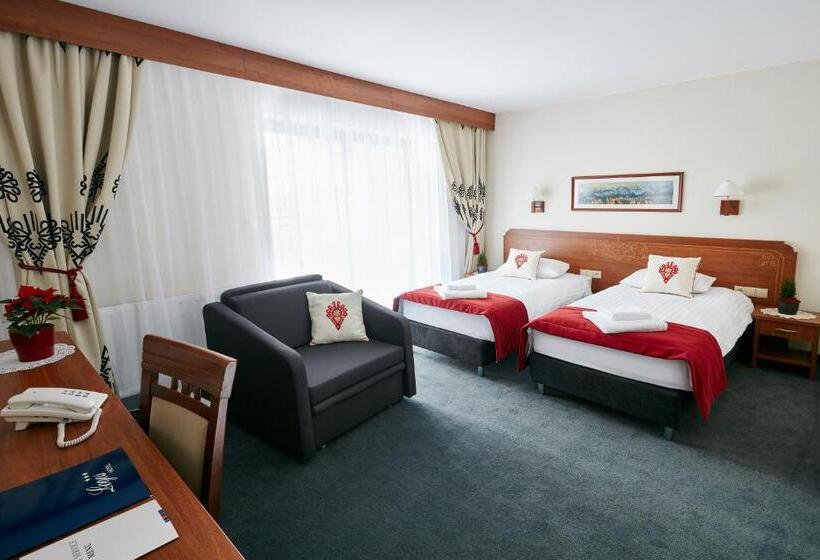 اتاق سوپریور, Logos