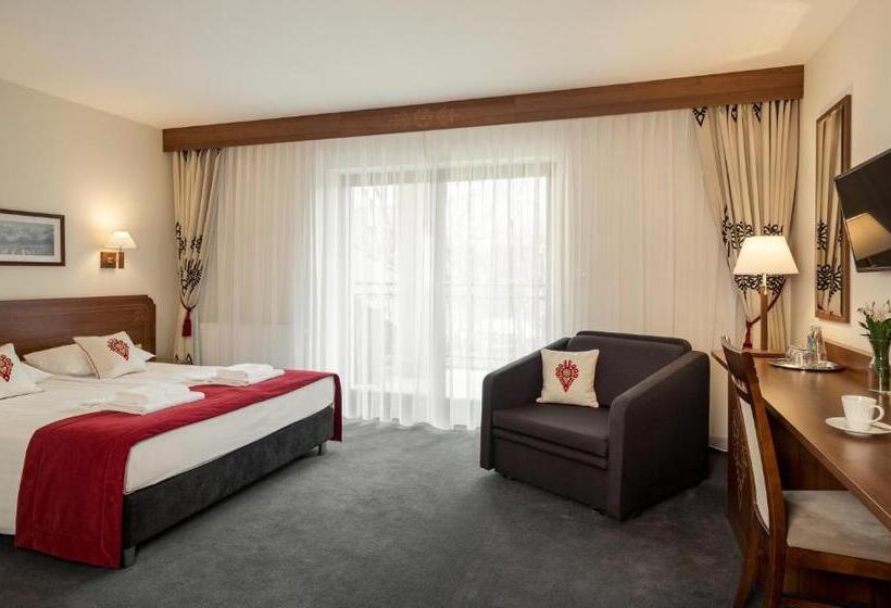 اتاق سوپریور, Logos