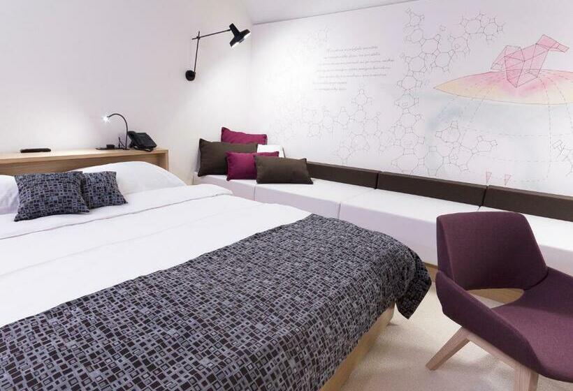 غرفة عائلية, Park Boutique