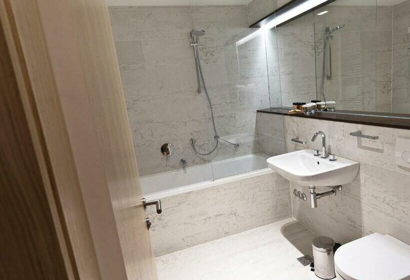 غرفة عائلية, Park Boutique