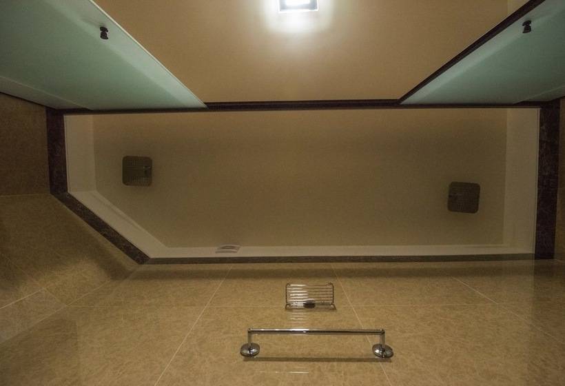 اتاق استاندارد, Roles