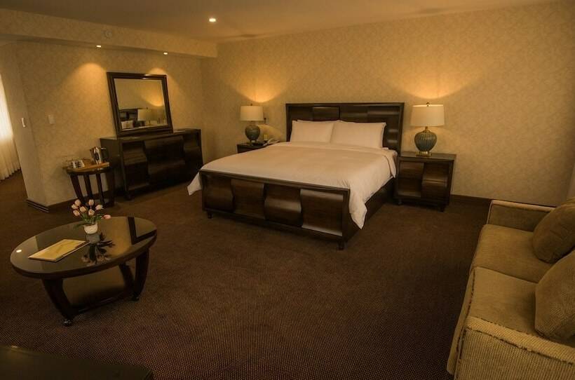 سوییت جونیور, Roles