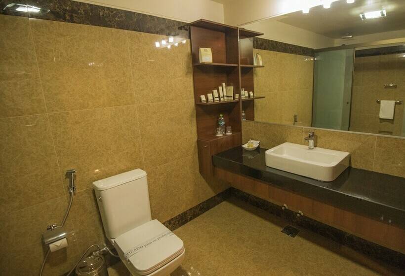 سوییت جونیور, Roles