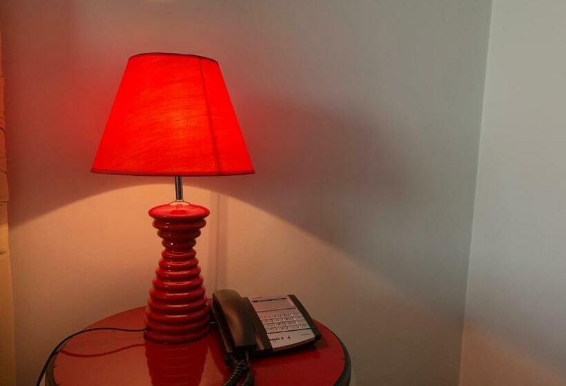 דירת חדר, Rosa Blu