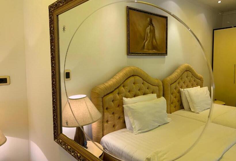 דירת חדר, Rosa Blu