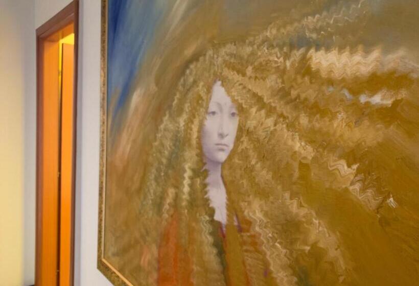 דירת חדר, Rosa Blu