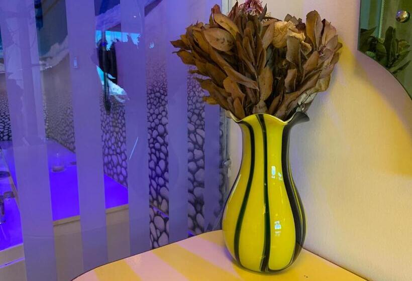 סוויטה דלוקס, Rosa Blu