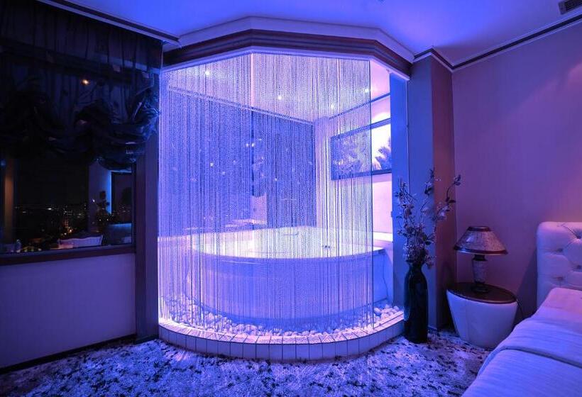 סוויטה דלוקס, Rosa Blu