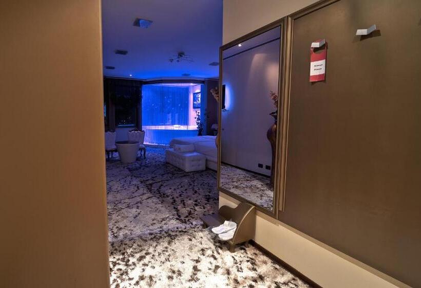 סוויטה דלוקס, Rosa Blu