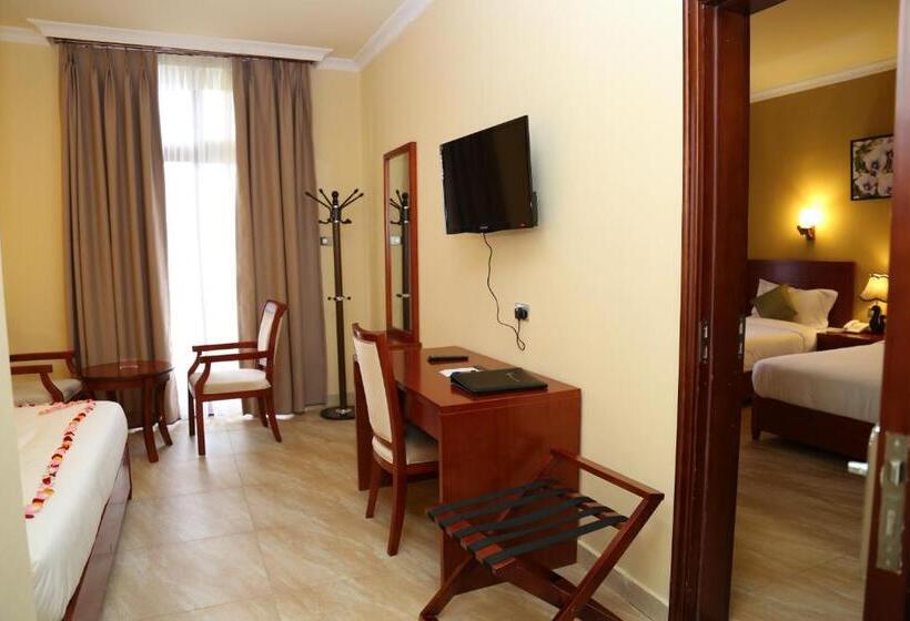 Deluxe Værelse, Ye Afoli International