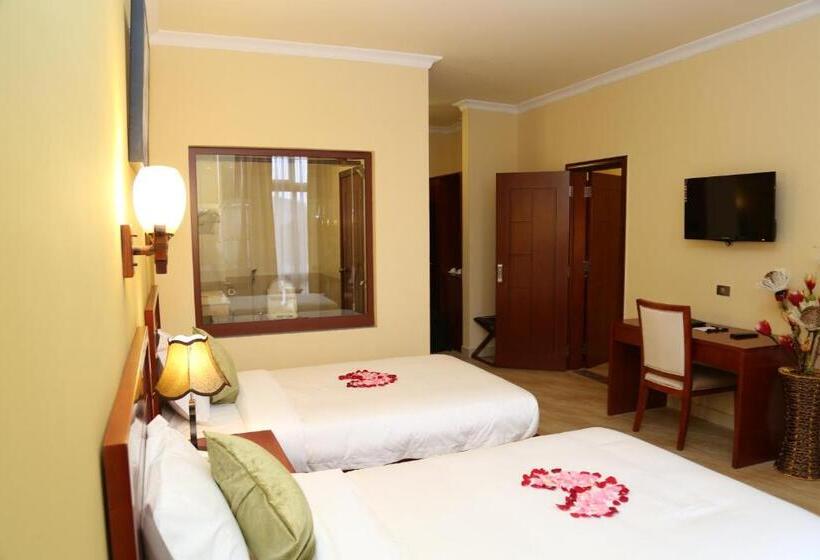 Deluxe Værelse, Ye Afoli International