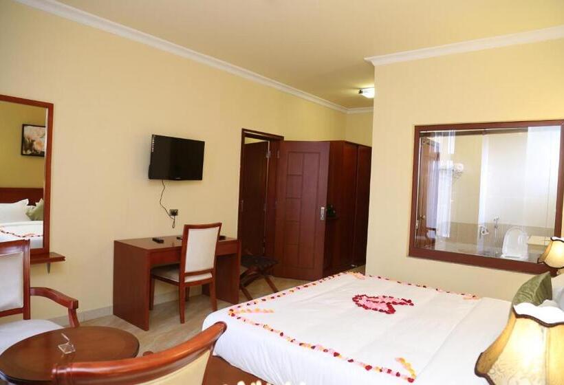 Deluxe Værelse, Ye Afoli International