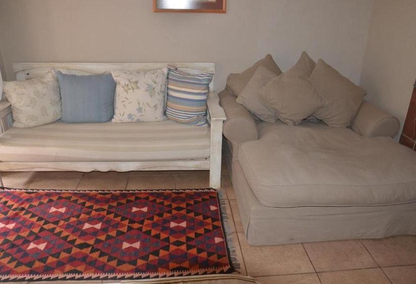 בקתת חדר, Stoep Cafe Guest House