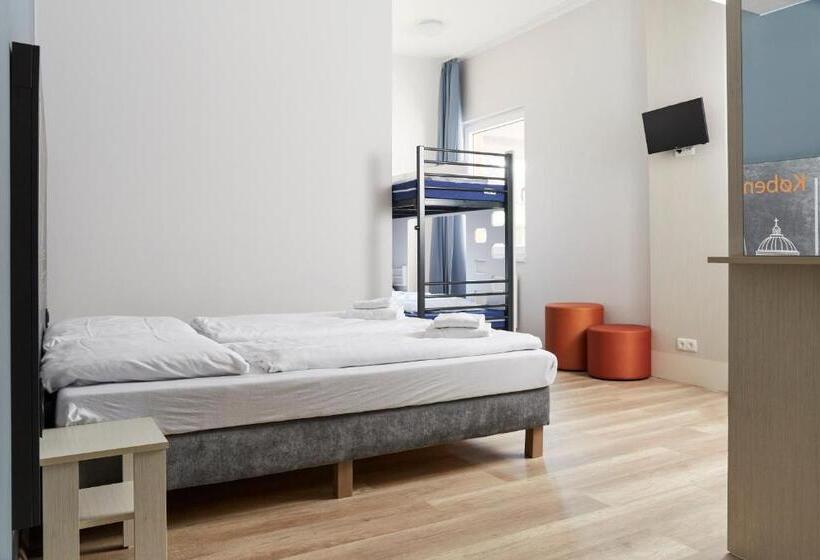 Номер Стандарт Трехместный, a&o Copenhagen Nørrebro