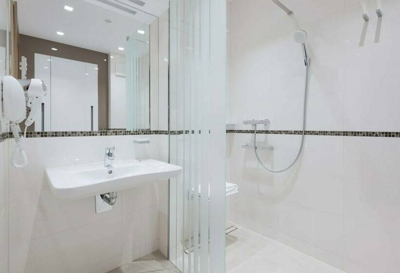 Номер Superior, Golden Tulip Warsaw Airport