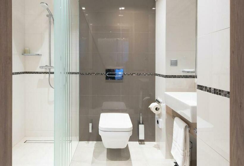 Номер Superior Кровать Кинг, Golden Tulip Warsaw Airport