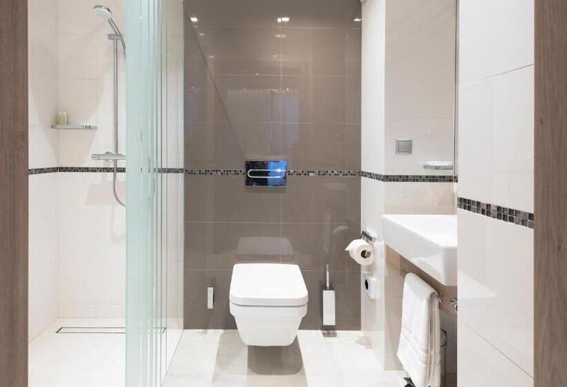 Номер Executive Кровать Кинг, Golden Tulip Warsaw Airport