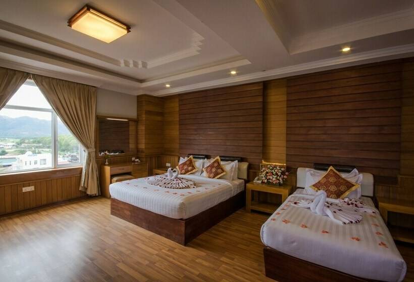 اتاق سوپریور با بالکن, Inle Cherry Queen