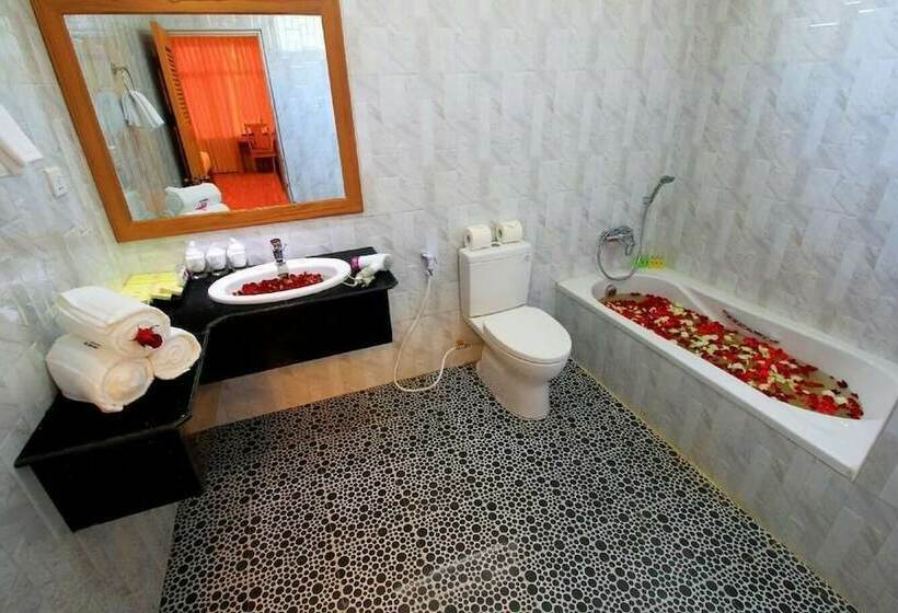 اتاق سوپریور با بالکن, Inle Cherry Queen