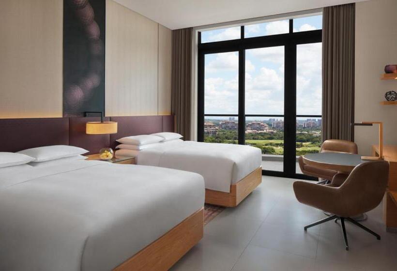 Номер Клуб, Renaissance Haikou