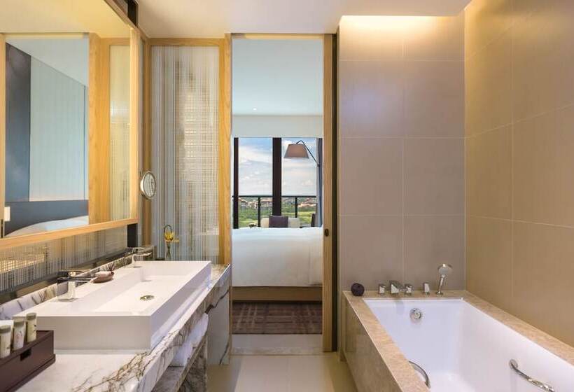 Номер Клуб, Renaissance Haikou