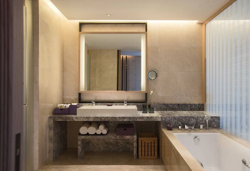 Люкс Клуб, Renaissance Haikou