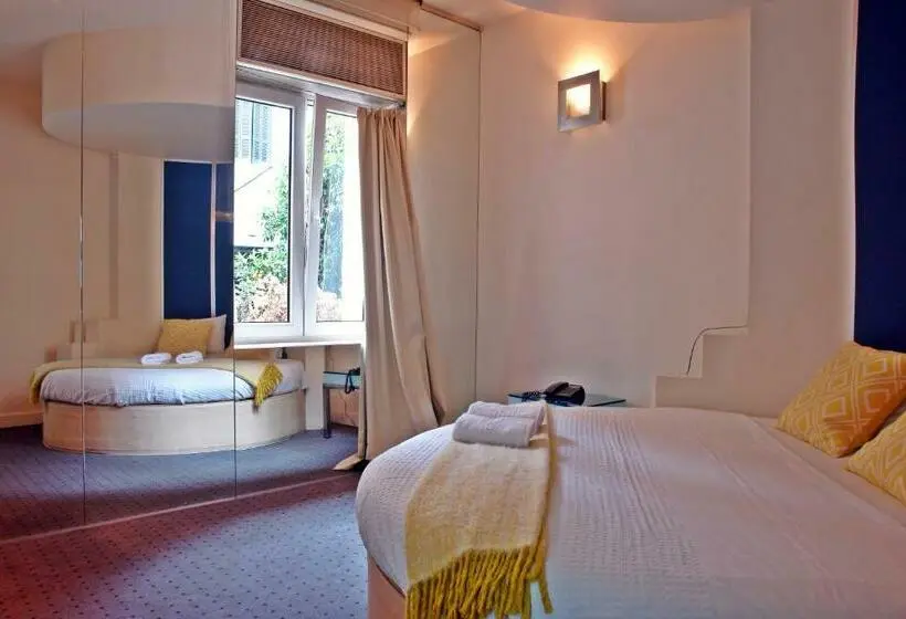 Economy Room