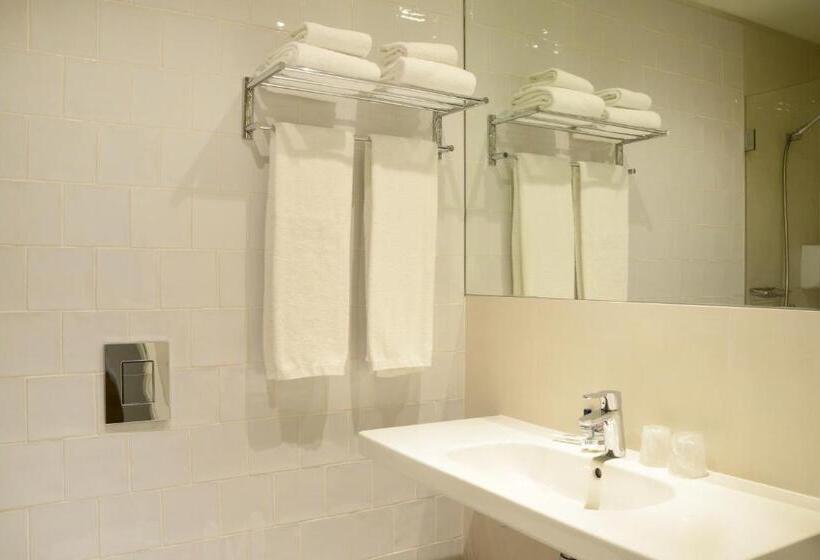 اتاق استاندارد سه نفره, Spot Family Suites