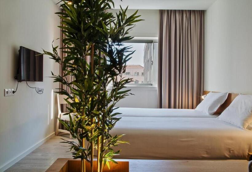 سوئیت مستر, Spot Family Suites