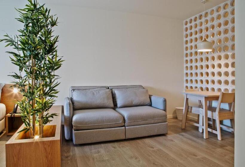 سوئیت مستر, Spot Family Suites