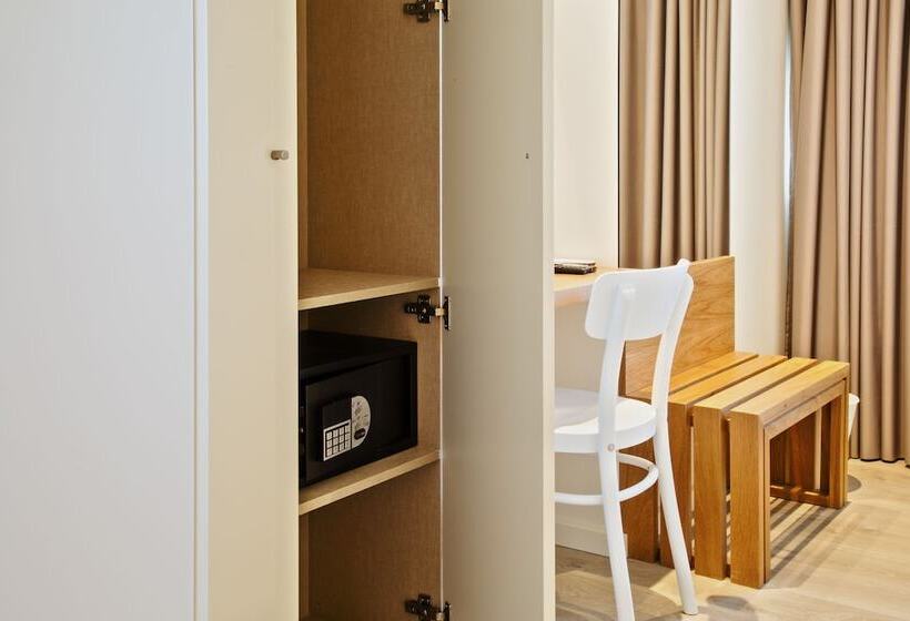 اتاق سوپریور, Spot Family Suites