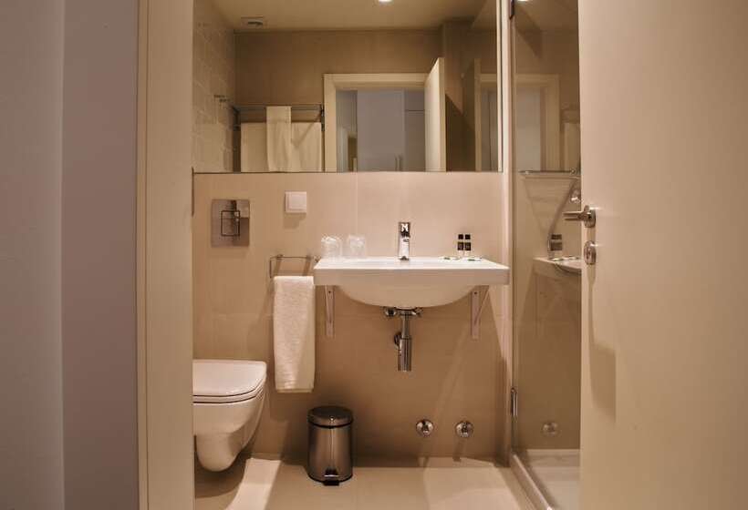 اتاق سوپریور, Spot Family Suites