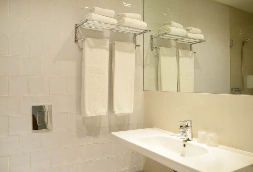 سوئیت مستر, Spot Family Suites