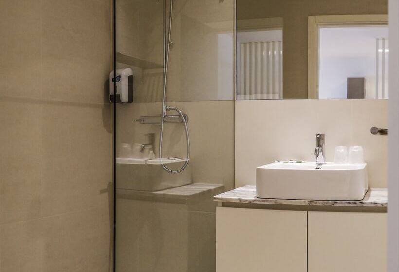 سوییت سوپریور, Spot Family Suites