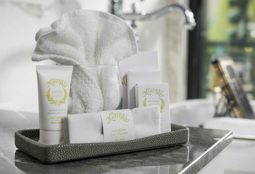 اتاق سوپریور با چشمانداز شهر, The Ivey S