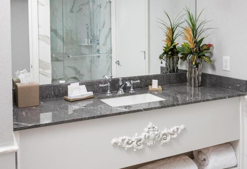 اتاق سوپریور با تخت بزرگ, The Ivey S