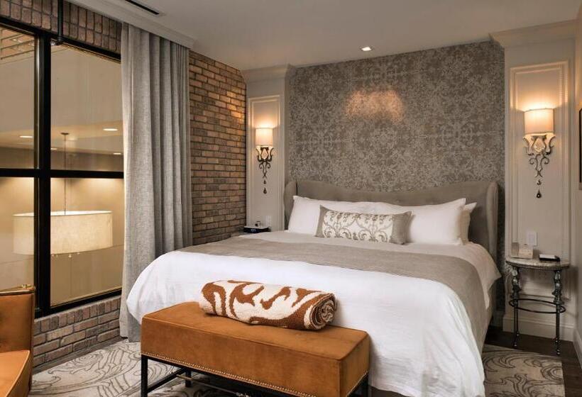 اتاق سوپریور با تخت بزرگ, The Ivey S