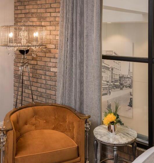 اتاق سوپریور با تخت بزرگ, The Ivey S