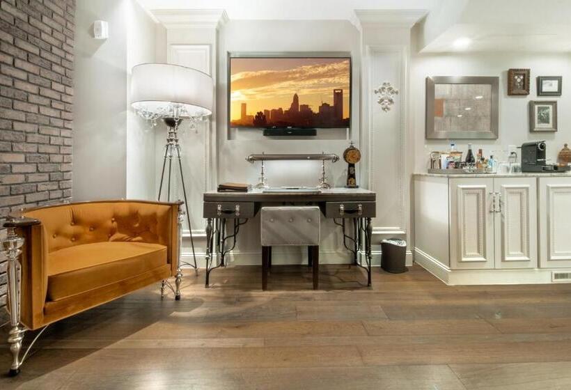 اتاق سوپریور با تخت بزرگ, The Ivey S